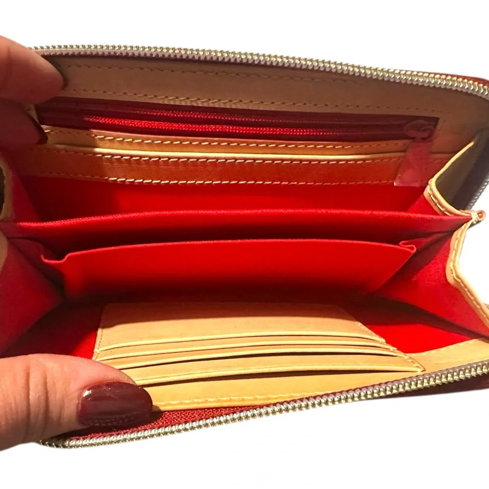 Dooney & Bourke Chatham Plaid White/Red/Blue Zip Wallet Vinyl With Leather Trim - Picture 5 of 5